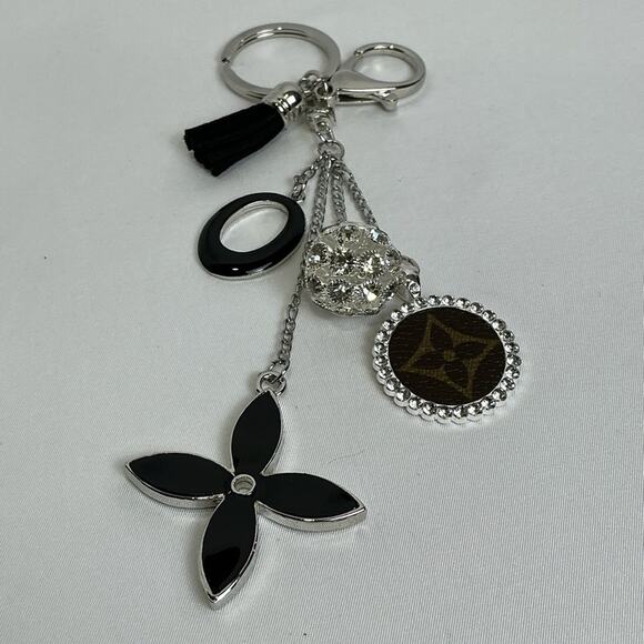 Rhinestone Fleur Clover Black and Silver Keychain Louis Vuitton - Picture 1 of 6